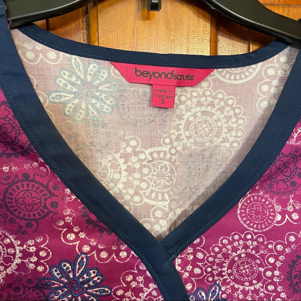 scrub top - Picture 4 of 4